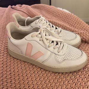 Women’s Veja Sneakers size 41 (size 10)